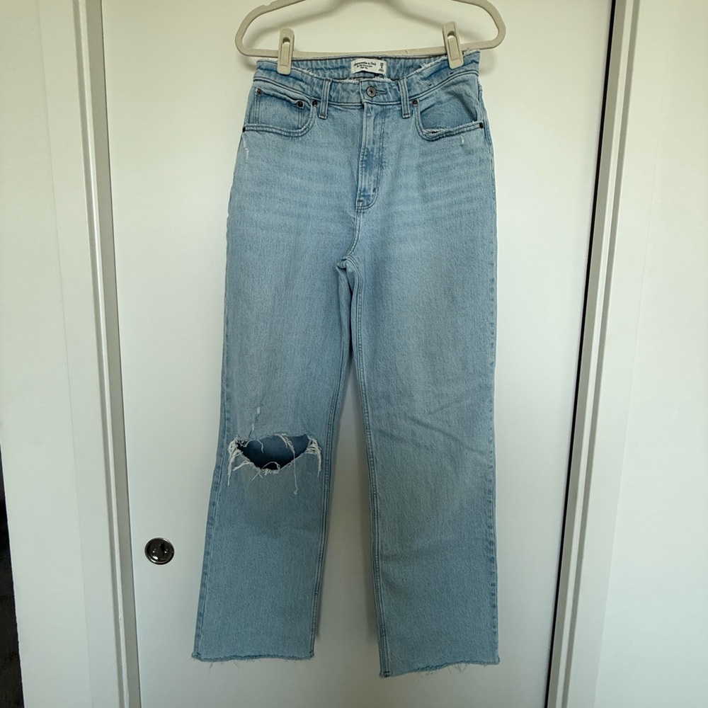 Abercrombie & Fitch Blue 90s Relaxed Jean Curve Love